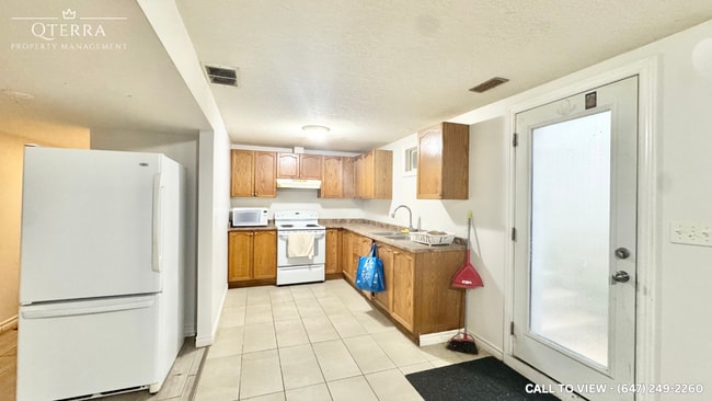 property at 11 Saddlewood Dr