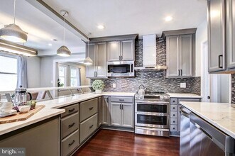 4415 Bradley Ln in Chevy Chase, MD - Foto de edificio - Building Photo