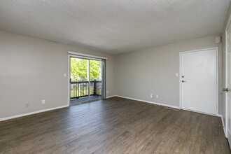 Riviera Apartments in Kansas City, MO - Foto de edificio - Interior Photo