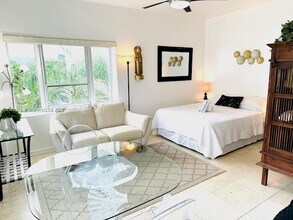 255 W 24th St in Miami Beach, FL - Building Photo - Building Photo