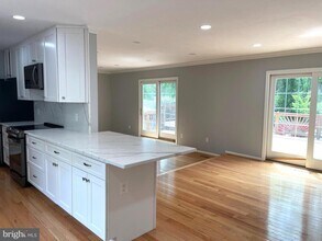 9725 Cinnamon Creek Dr in Vienna, VA - Building Photo - Building Photo
