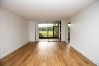 7200 NW 1st St, Unit 7200 in Plantation, FL - Building Photo - Building Photo