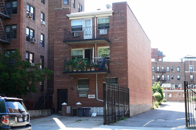 14220 Sanford Ave in Flushing, NY - Building Photo - Building Photo