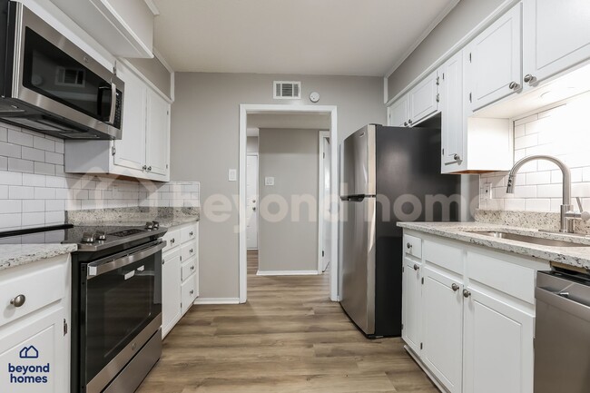 8 Random Oaks Cove in Maumelle, AR - Building Photo - Building Photo