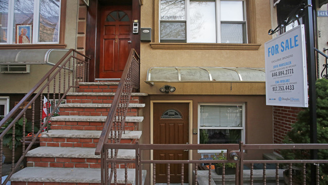 144 Newel St in Brooklyn, NY - Building Photo - Building Photo