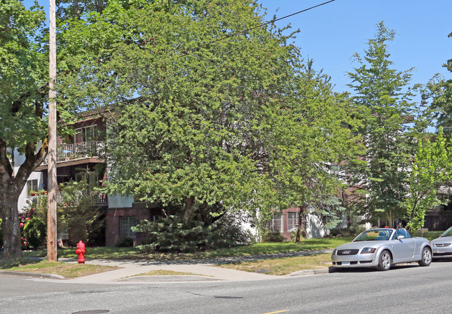 95 E 16th Ave in Vancouver, BC - Building Photo - Primary Photo