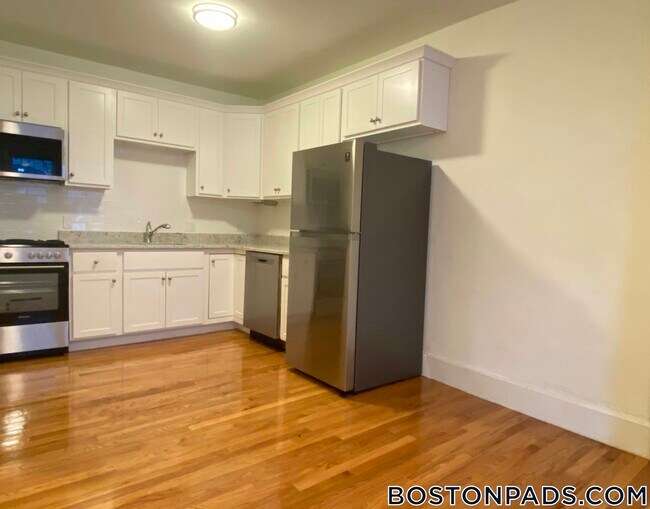 32 Edgerly Rd, Unit 1