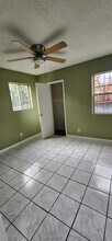 5829 1/2 Cimarron St in Los Angeles, CA - Building Photo - Building Photo