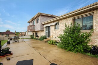 19018 Nightingale Ln in Country Club Hills, IL - Building Photo - Building Photo