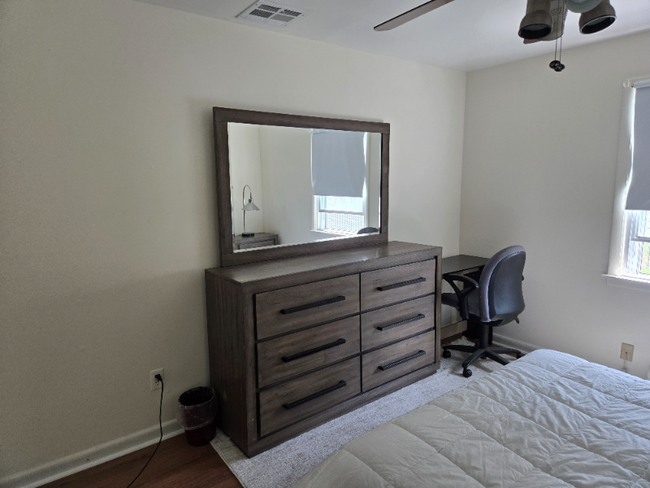 135 Woodbine Cir in Bridgeport, CT - Building Photo - Building Photo