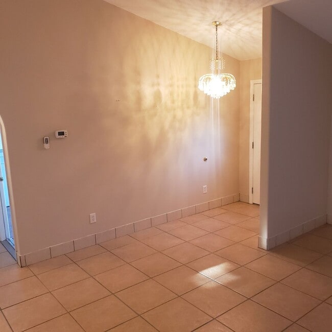 2406 Glenwood Dr in Edgewater, FL - Building Photo - Building Photo