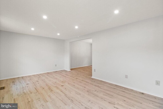 8084 Winding Way Ct in Springfield, VA - Building Photo - Building Photo