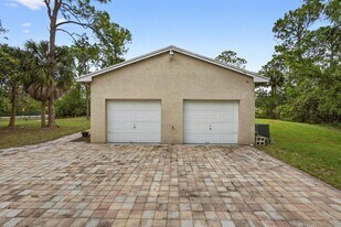 16932 Okeechobee Blvd in Loxahatchee, FL - Building Photo