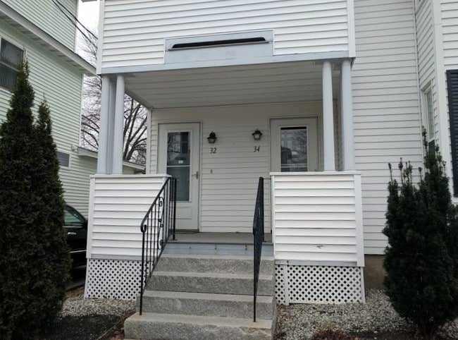 34 McDuffie St in Manchester, NH - Building Photo - Building Photo