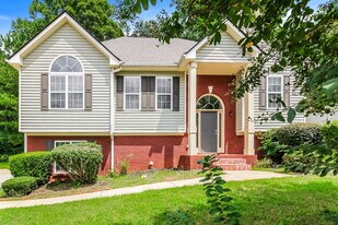 215 Trelawney Pl in Covington, GA - Building Photo
