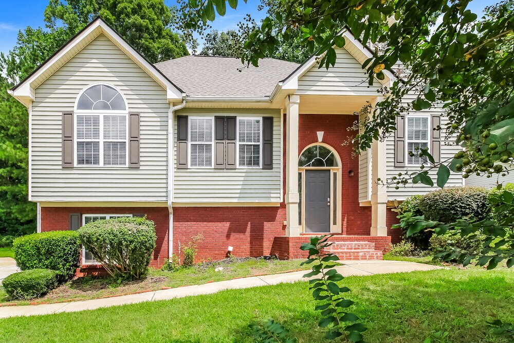 215 Trelawney Pl in Covington, GA - Building Photo