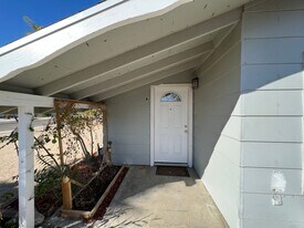 728 W Moyer Ave in Ridgecrest, CA - Building Photo