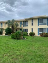 372 Palm Dr, Unit 4 in Naples, FL - Building Photo