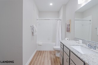 2331 Commerce Park Dr NE, Unit 4216 in Palm Bay, FL - Foto de edificio - Building Photo