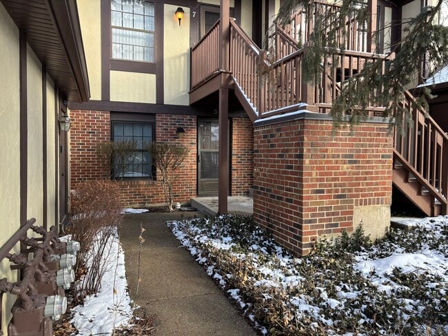 367 Sandhurst Cir in Glen Ellyn, IL - Building Photo - Building Photo