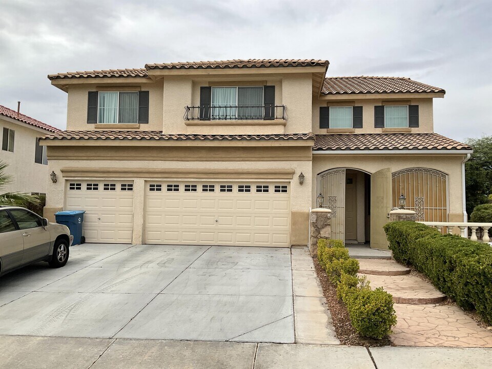 7949 Mosaic Harbor Ave in Las Vegas, NV - Foto de edificio