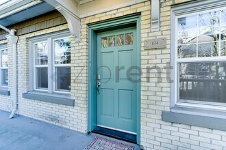 2225 Eastlake Ave E in Seattle, WA - Foto de edificio - Building Photo