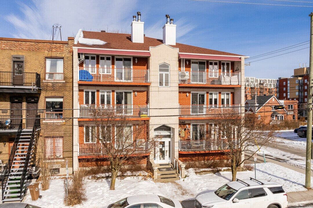 3200 St Rue in Lachine, QC - Building Photo