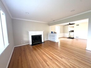 7525 Wentwood Dr in Dallas, TX - Building Photo - Building Photo