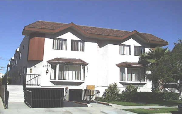 2307 N Fairview St in Burbank, CA - Foto de edificio - Building Photo