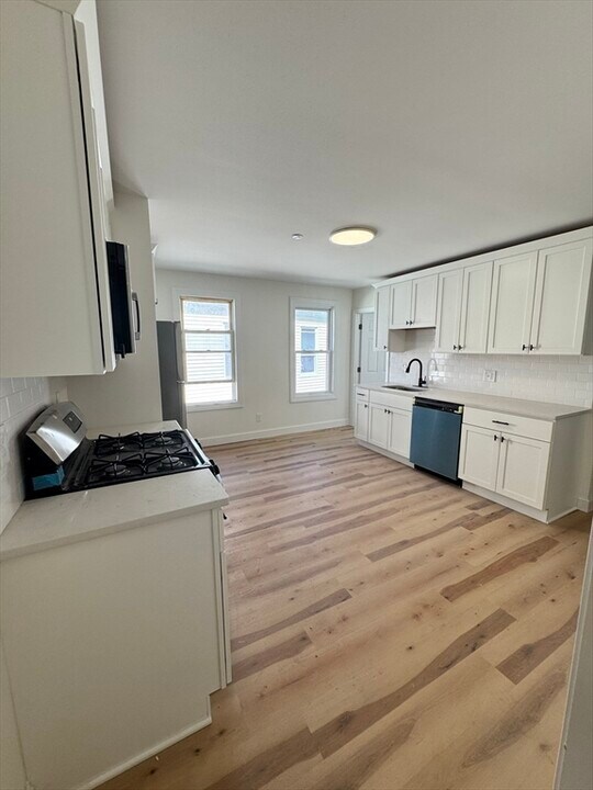 605 Millbury St in Worcester, MA - Building Photo