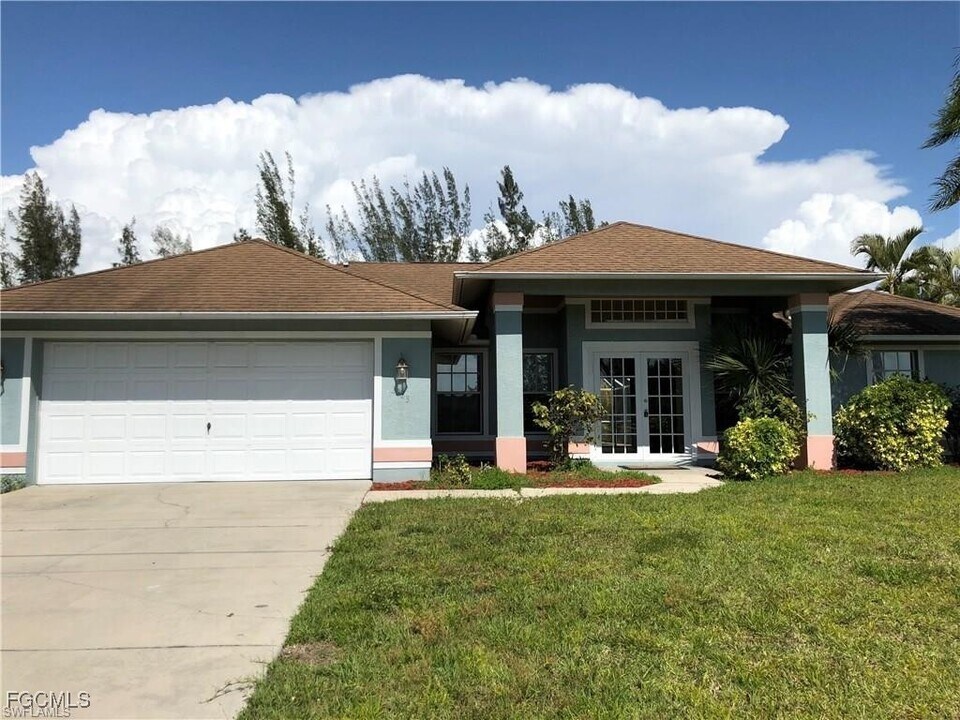2143 SW 5th Pl in Cape Coral, FL - Building Photo