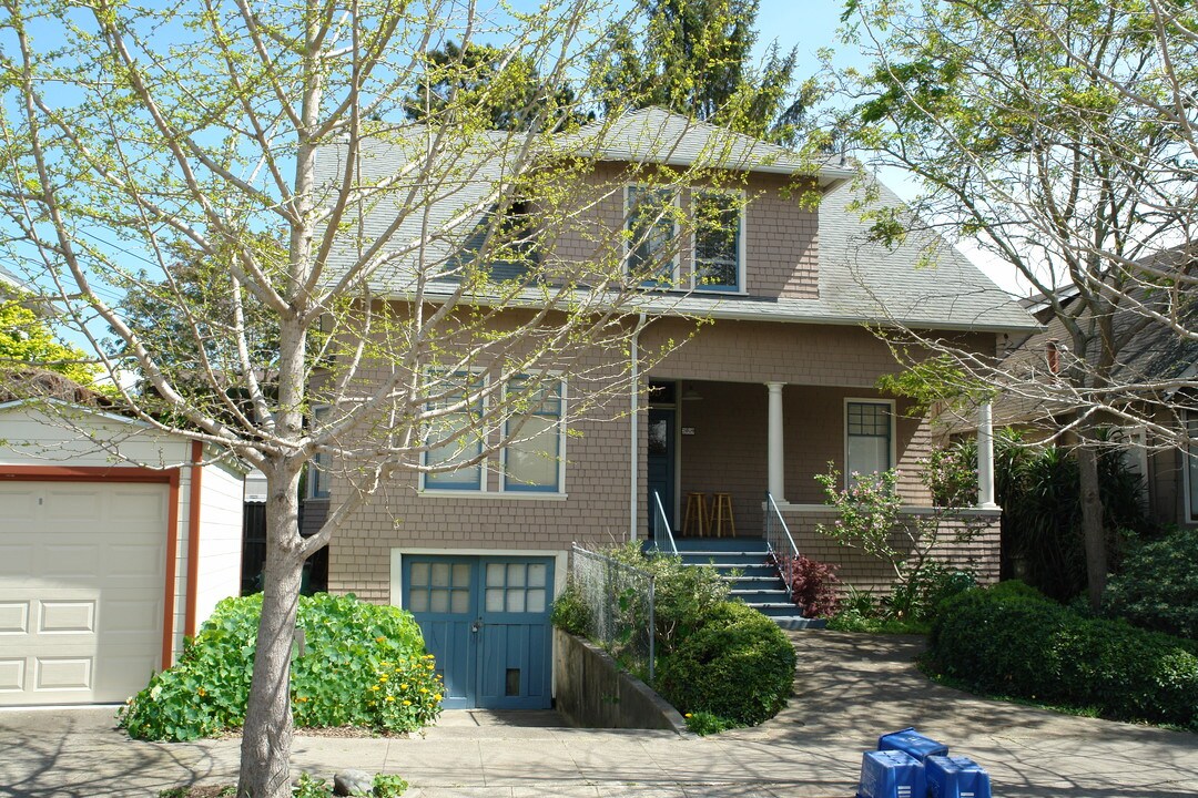 2409 Jefferson Ave in Berkeley, CA - Foto de edificio