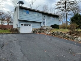 10 Richards Rd in Hopatcong, NJ - Building Photo