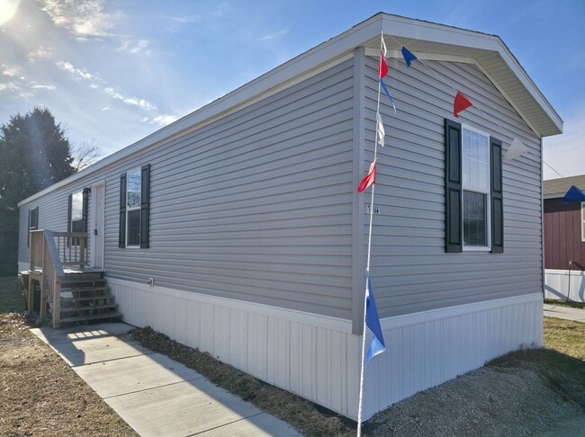 1404 W Commodore Blvd in Lincoln, NE - Foto de edificio - Building Photo