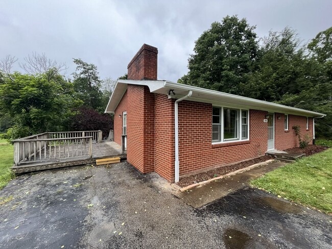 1006 Hodges Gap Rd in Boone, NC - Building Photo - Building Photo