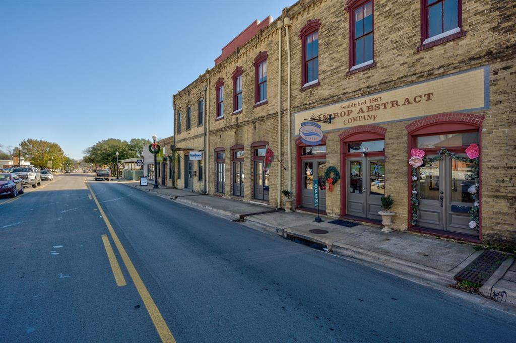 709 Chestnut St in Bastrop, TX - Building Photo