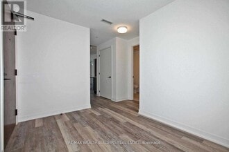 2118 Bloor St W in Toronto, ON - Building Photo - Building Photo