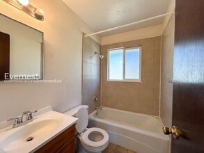 1075 Magnolia St, Unit 3 in Colorado Springs, CO - Foto de edificio - Building Photo