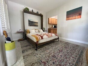 2417 NE 15th Ave in Wilton Manors, FL - Building Photo - Building Photo