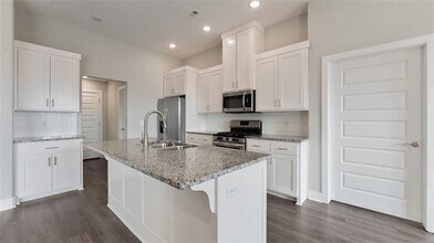 6051 W Mecklin St in Fayetteville, AR - Building Photo - Building Photo