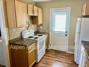 1103 Hillary Ave in Burlington, IA - Building Photo - Building Photo
