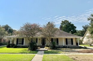 621 W Woodruff Dr in Baton Rouge, LA - Building Photo