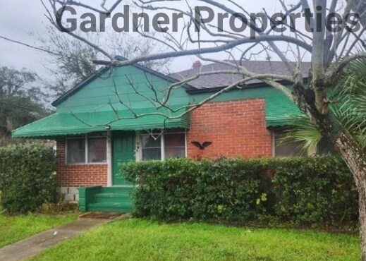 property at 362 E 46th St