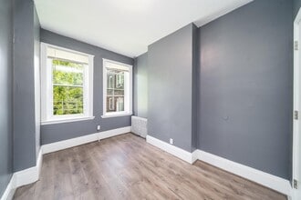 122 Mallory Ave in Jersey City, NJ - Building Photo - Building Photo