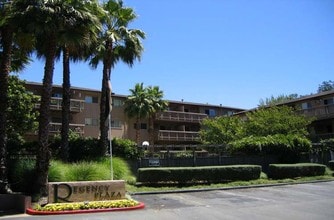 Regency Plaza Apartment Homes in Martinez, CA - Foto de edificio - Building Photo