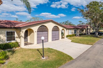 Villas Capri in Largo, FL - Foto de edificio - Building Photo