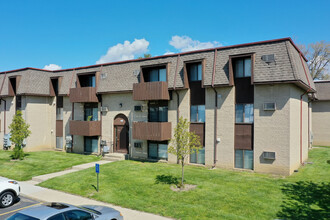 Ravenswood Apartments in Toledo, OH - Building Photo - Building Photo