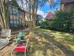 8287 Kingsbrook Rd in Houston, TX - Building Photo - Building Photo