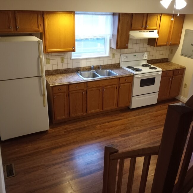 43 Hawthorne St, Unit 1 in Perry, NY - Building Photo - Building Photo