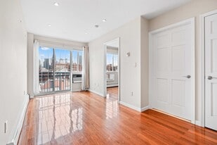43-33 42nd St, Unit Apt 6A in Queens, NY - Building Photo